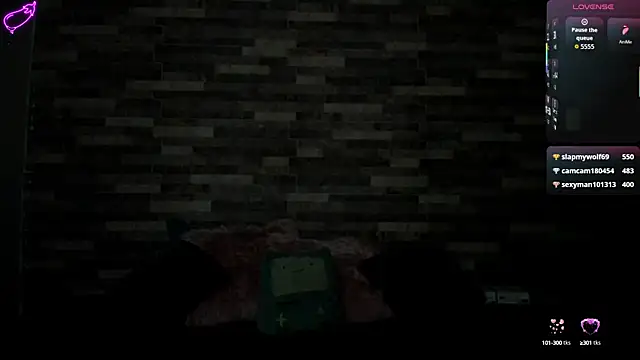 Snapshot of violett__golden chatting on October 16, 11:02 am violett  golden online show from October 16, 11:02 am