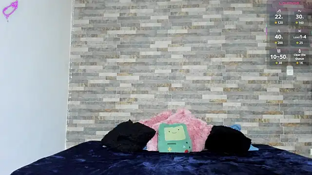 Snapshot of violett__golden chatting on October 15, 10:18 am violett  golden online show from October 15, 10:18 am