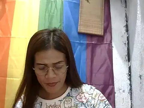 juicycum069 online show from April 6, 10:27 am