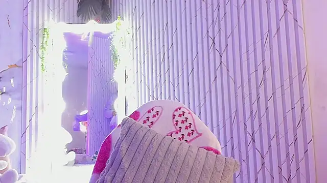 Naomy tay1 online show from April 19, 3:17 am