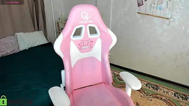 Elle Ellise online show from November 7, 9:37 am