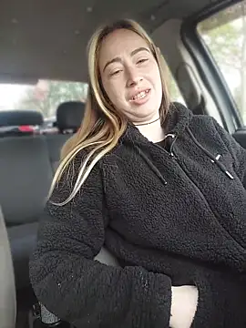 Reina Cummings online show from April 14, 5:07 am