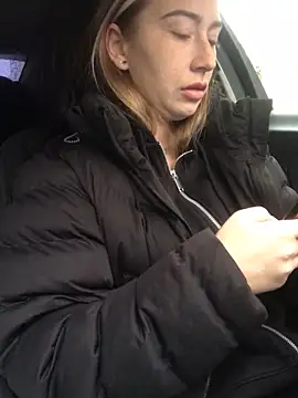 Reina Cummings online show from October 2, 5:01 am