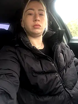 Reina Cummings online show from October 6, 5:24 am