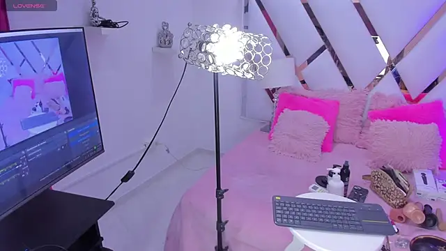 megann  up online show from October 4, 3:23 am