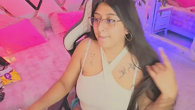 megann  up online show from April 24, 3:20 am