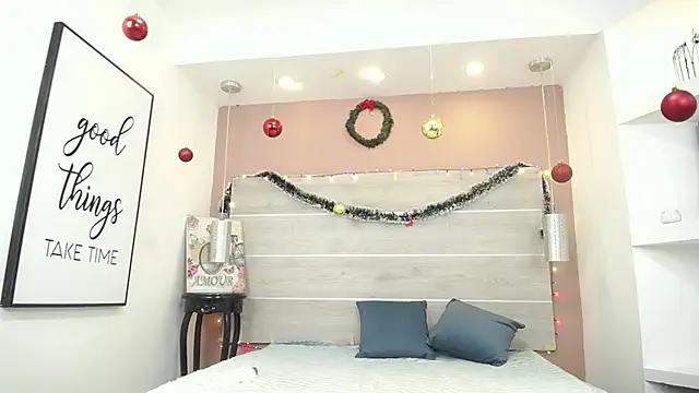 AlexandraCambell online show from December 13, 7:53 pm