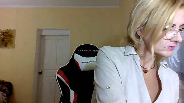 TianaQLove online show from October 8, 10:52 am