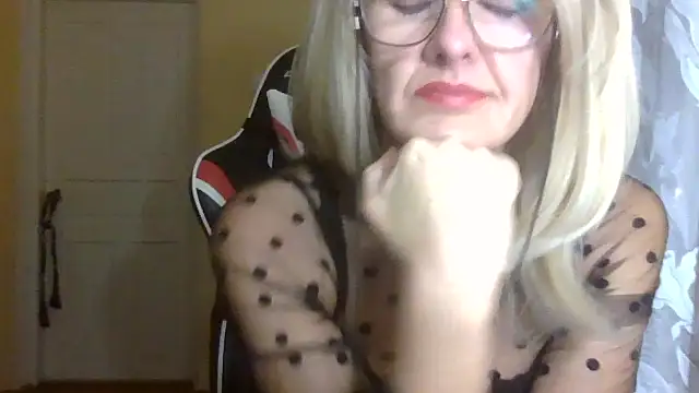 TianaQLove online show from October 28, 5:41 pm