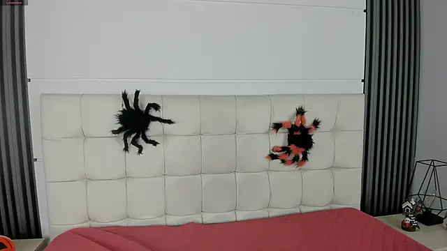 IsisNoir online show from October 8, 9:19 pm