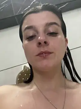 LilyIrons online show from April 17, 4:53 pm