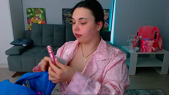 queenofthesense  online show from February 4, 2:53 pm