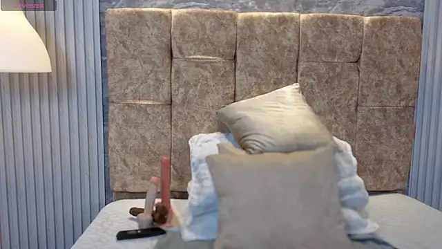 leilapons online show from February 20, 6:20 pm