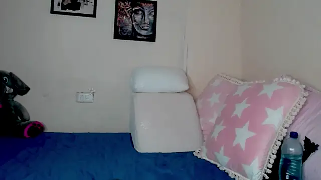 Snapshot of AmyRoux21 chatting on September 21, 12:20 am AmyRoux21 online show from September 21, 12:20 am