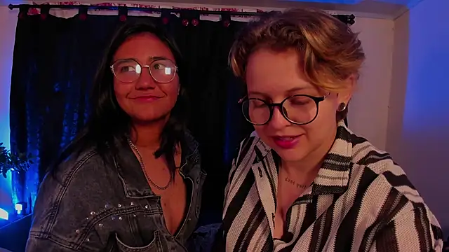 Snapshot of CrazyCakes_ chatting on October 9, 5:44 am CrazyCakes  online show from October 9, 5:44 am