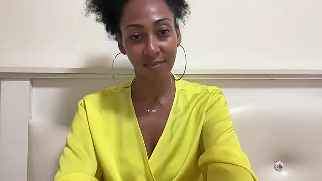 Snapshot of Vaylisse chatting on October 6, 4:34 pm Vaylisse online show from October 6, 4:34 pm