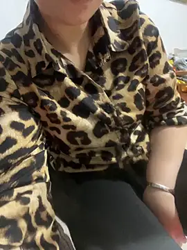 Nhung584 online show from November 5, 10:20 am