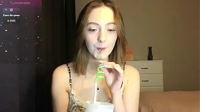 white liillyy online show from March 27, 9:48 pm