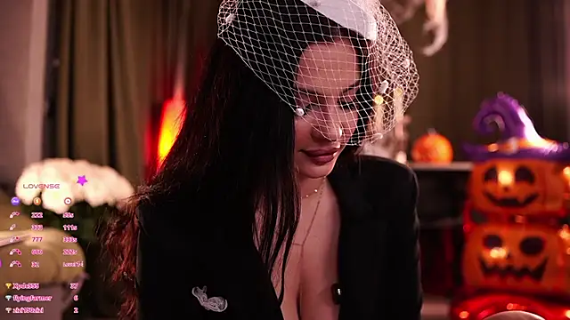 MaryHols online show from October 31, 4:22 pm