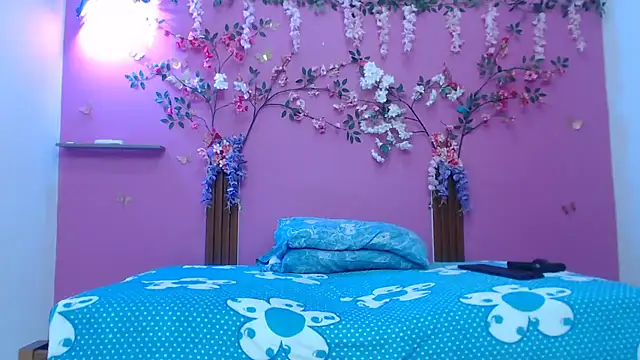 skinnybarbie022 online show from February 16, 1:05 am