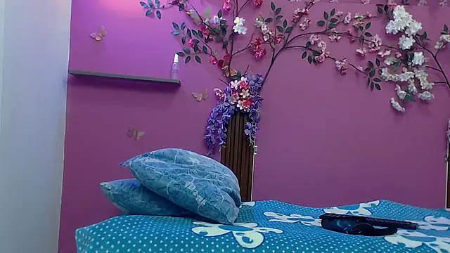 skinnybarbie022 online show from December 4, 12:13 am