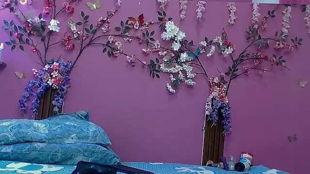 skinnybarbie022 online show from October 26, 1:34 am