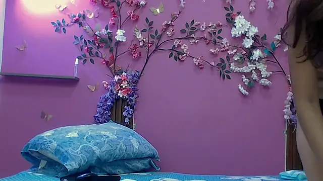 skinnybarbie022 online show from November 17, 1:28 am