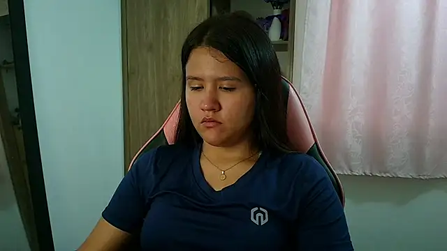 Oliviawatson1 online show from April 5, 4:17 pm