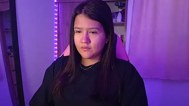 Oliviawatson1 online show from April 15, 12:49 pm