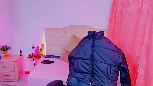 lailahdark online show from November 9, 5:03 am