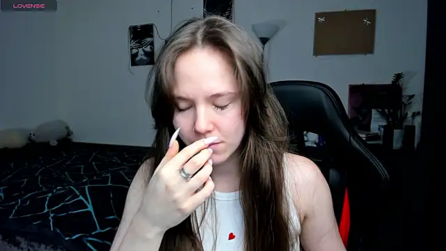 cute little ass online show from February 23, 2:34 am