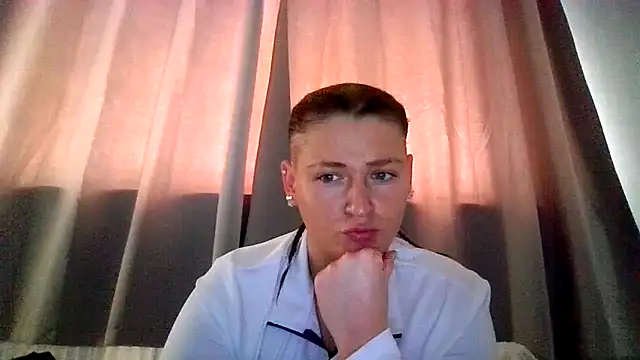 RUBY-ROSE-SWINGS online show from November 16, 1:00 pm