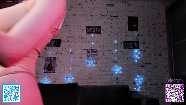 Kiki Stacy online show from February 14, 4:20 pm