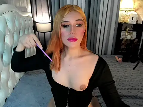 naughtyandreaxx online show from October 14, 8:33 pm