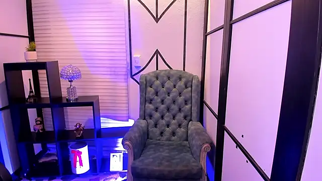 NahomiRichards  online show from November 24, 6:15 am