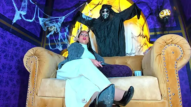 Scarlett Barnes online show from October 24, 12:01 pm