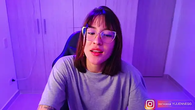 Snapshot of Yulienneg chatting on October 1, 12:04 am Yulienneg online show from October 1, 12:04 am