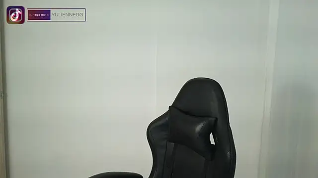 Snapshot of Yulienneg chatting on September 11, 4:02 am Yulienneg online show from September 11, 4:02 am