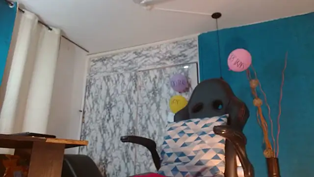 hanna mooreee online show from April 15, 7:03 pm