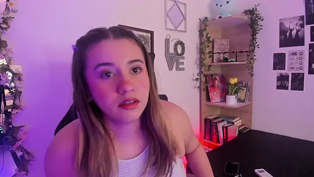 Snapshot of Lana_Herondale chatting on September 11, 5:24 pm Lana Herondale online show from September 11, 5:24 pm