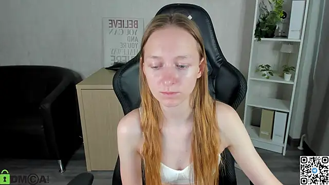 Mia E1fie online show from December 3, 9:11 am