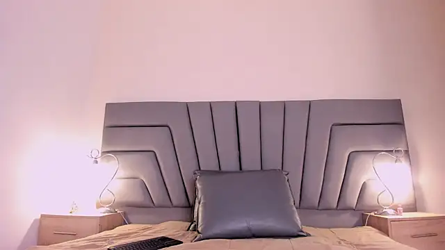 Maia 520 online show from April 14, 5:24 pm