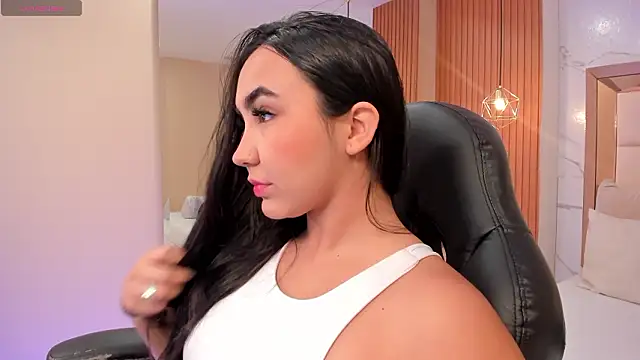 julieta rosee online show from February 2, 9:47 pm