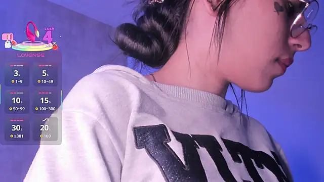 Becky G online show from November 4, 4:17 am