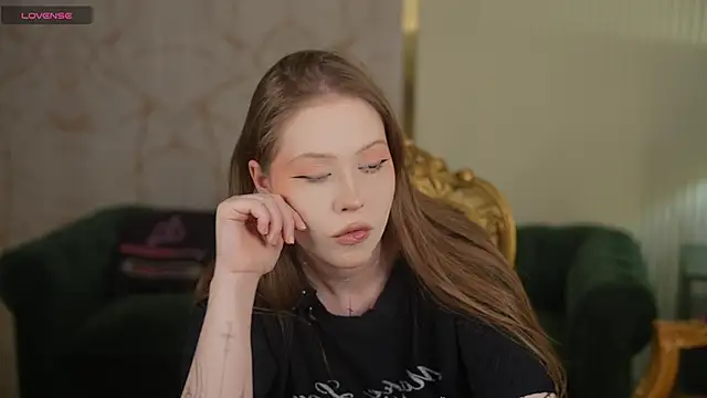 Esmie Smile online show from February 19, 12:10 am