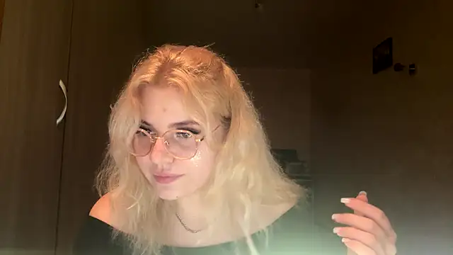 sunshinyflash online show from November 9, 6:26 pm