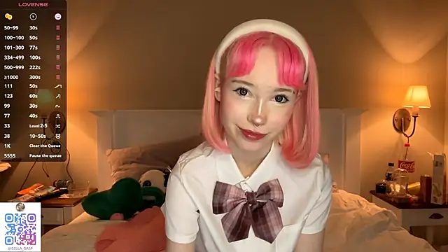 Snapshot of FlowMia chatting on October 17, 11:02 am FlowMia online show from October 17, 11:02 am