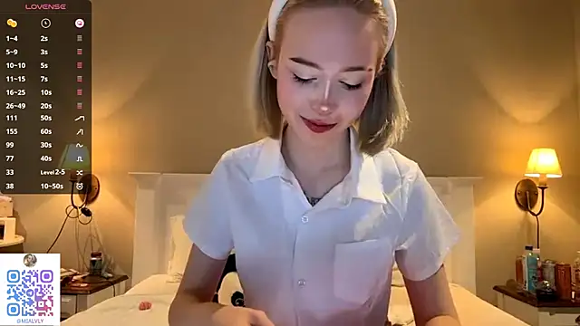 Snapshot of FlowMia chatting on September 21, 5:33 pm FlowMia online show from September 21, 5:33 pm