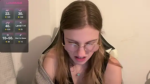 BustyKellyXXX online show from December 14, 8:03 pm