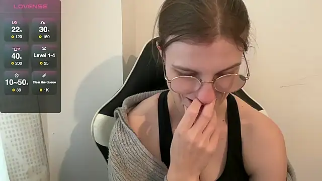 BustyKellyXXX online show from November 14, 10:15 am